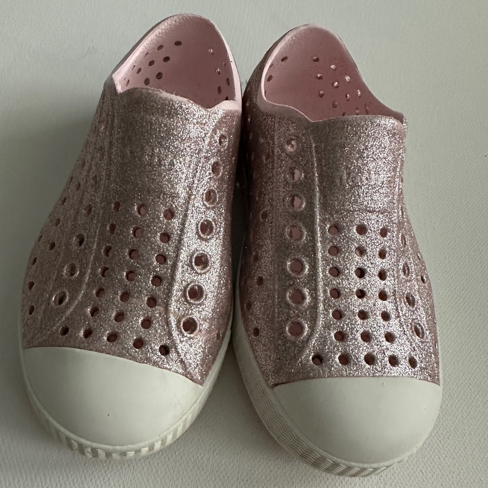 Native Shoes Toddler Girl, Color: Milk Pink/Shell White, Size C9